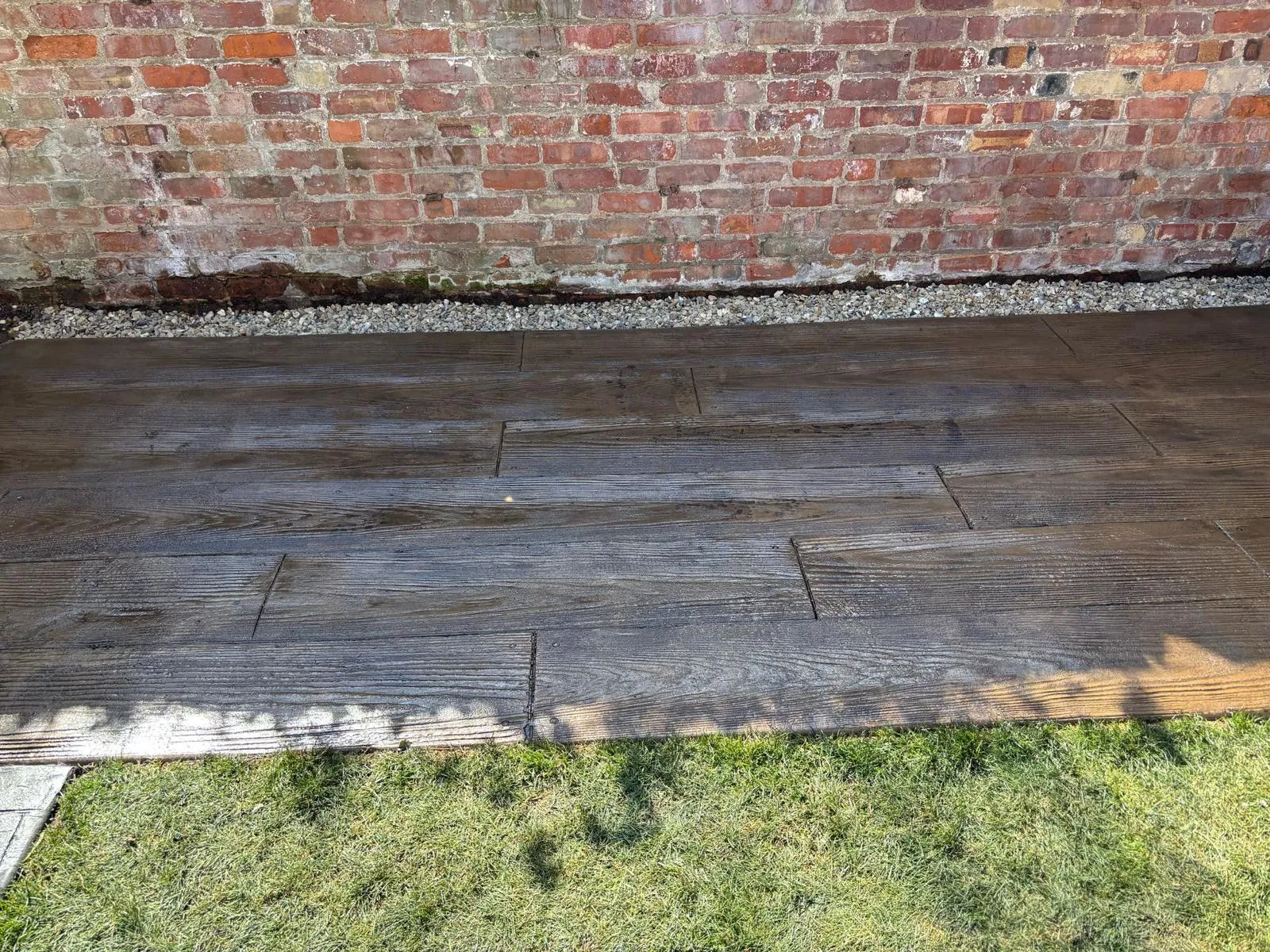 Pattern-imprinted concrete driveway by Urban Planet Construction