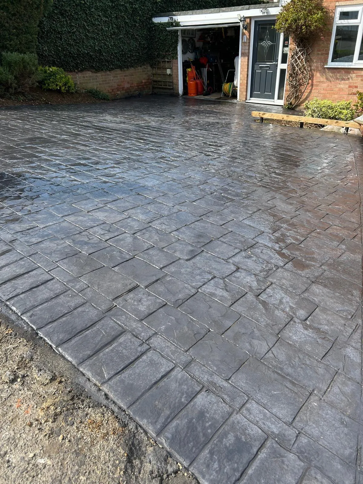 Pattern-imprinted concrete driveway by Urban Planet Construction