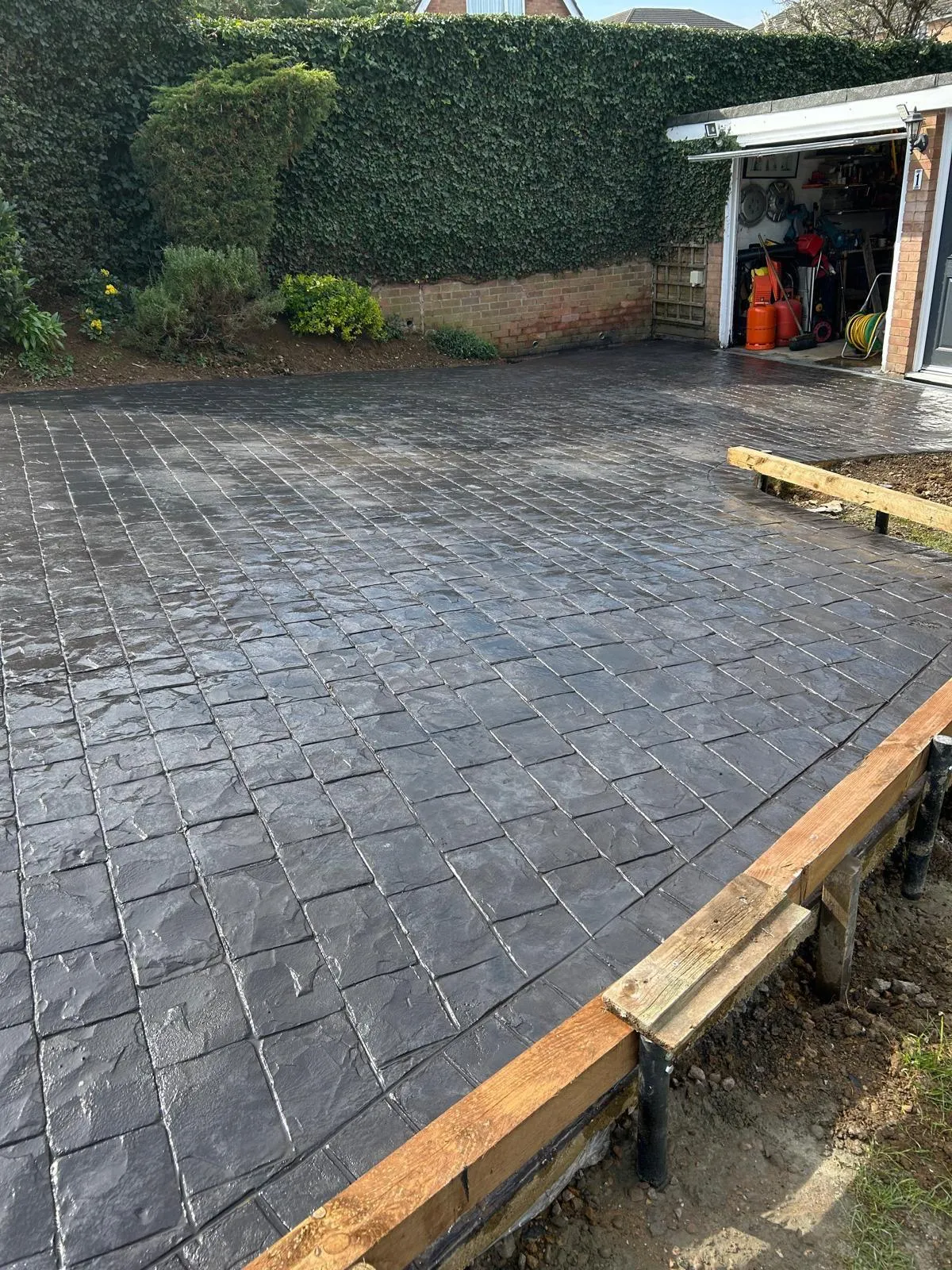 Pattern-imprinted concrete driveway by Urban Planet Construction