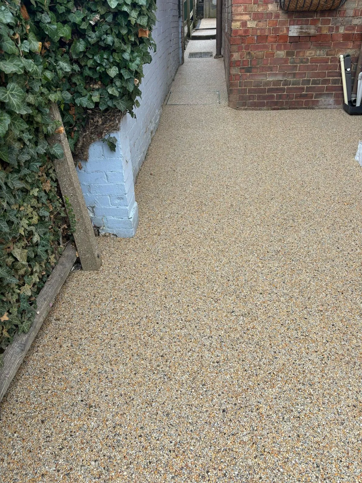 Resin-bound driveway by Urban Planet Construction