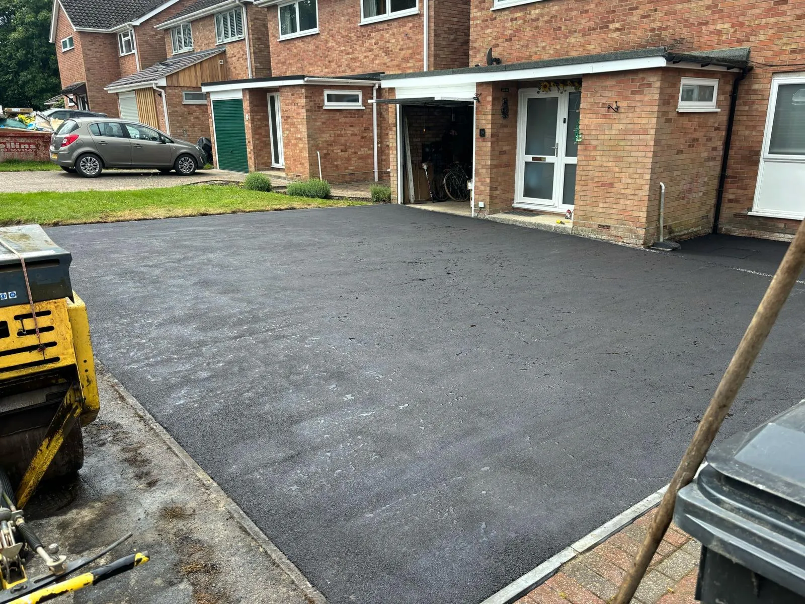 Tarmac driveway by Urban Planet Construction