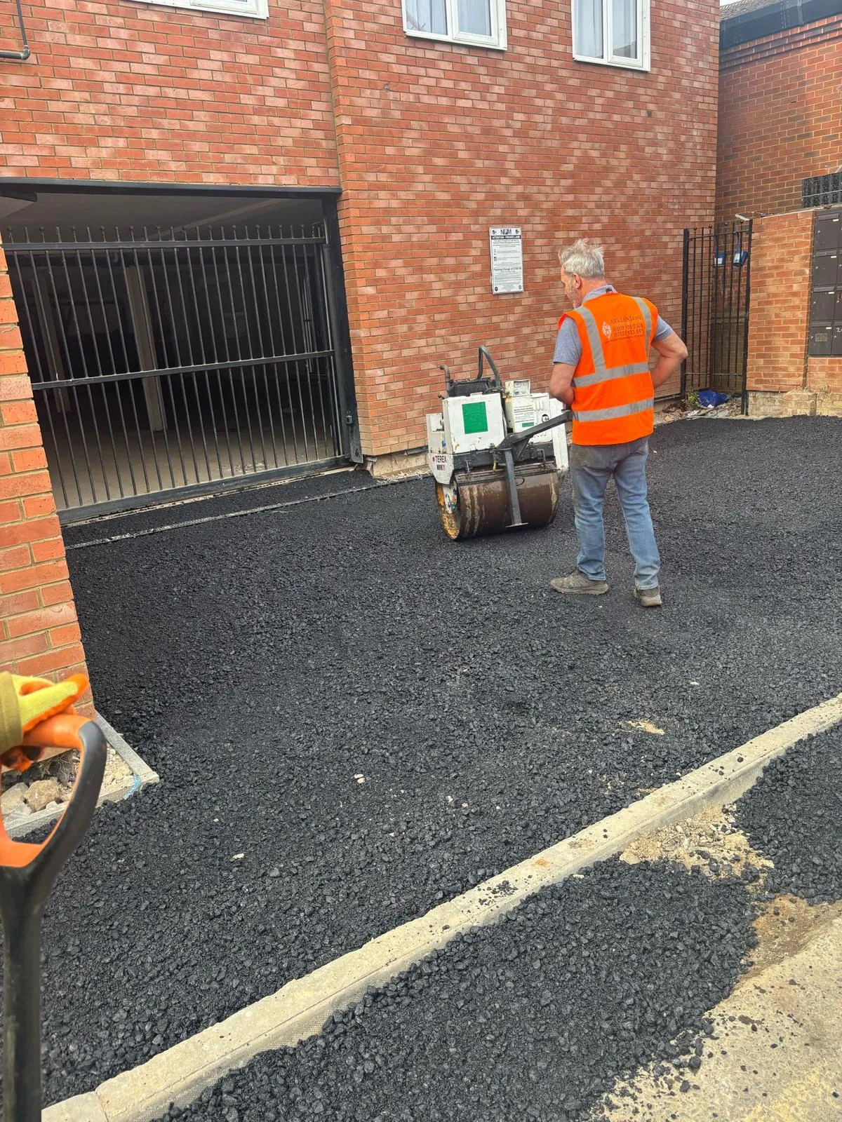 Tarmac driveway by Urban Planet Construction