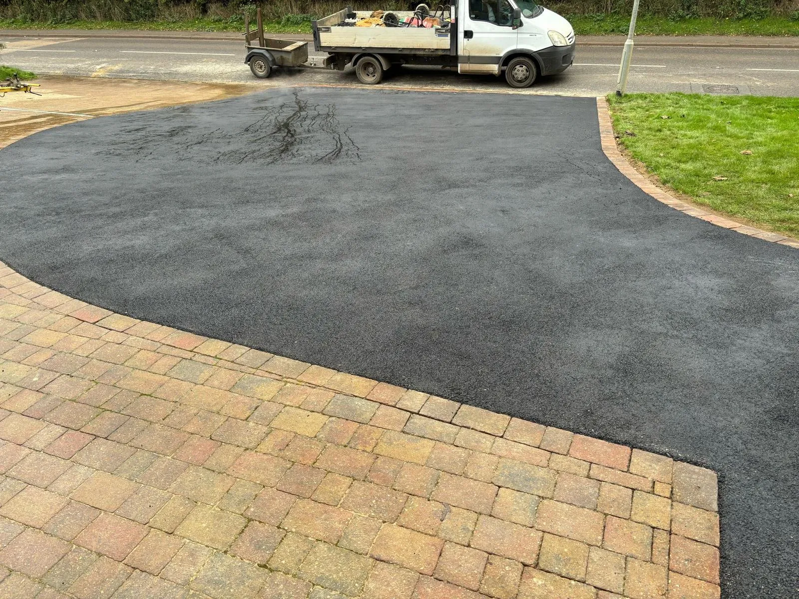 Tarmac driveway by Urban Planet Construction